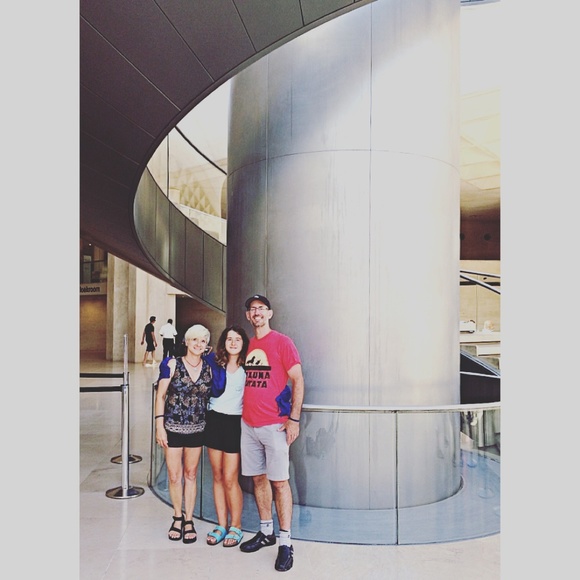 Meet your Posher, Cynthia - Picture 2 of 8